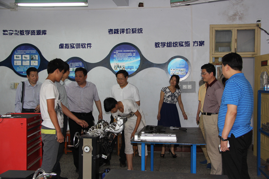 南陽工業(yè)學(xué)校汽車實(shí)驗(yàn)室