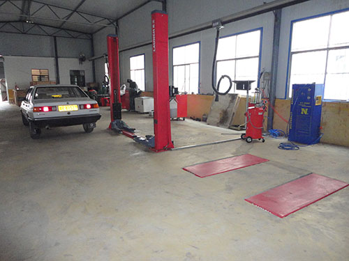 南陽(yáng)工業(yè)學(xué)校汽車實(shí)習(xí)工廠